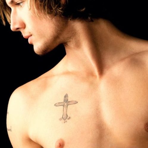 Alex Pettyfer cross tattoo