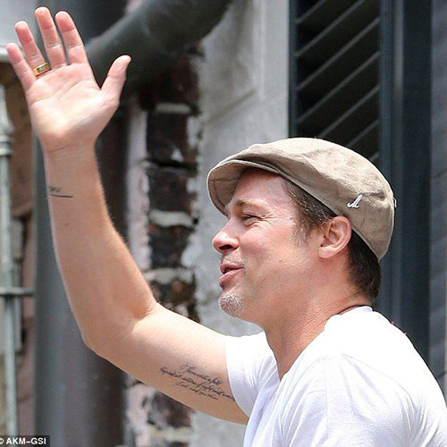 Brad Pitt hand Tattoo