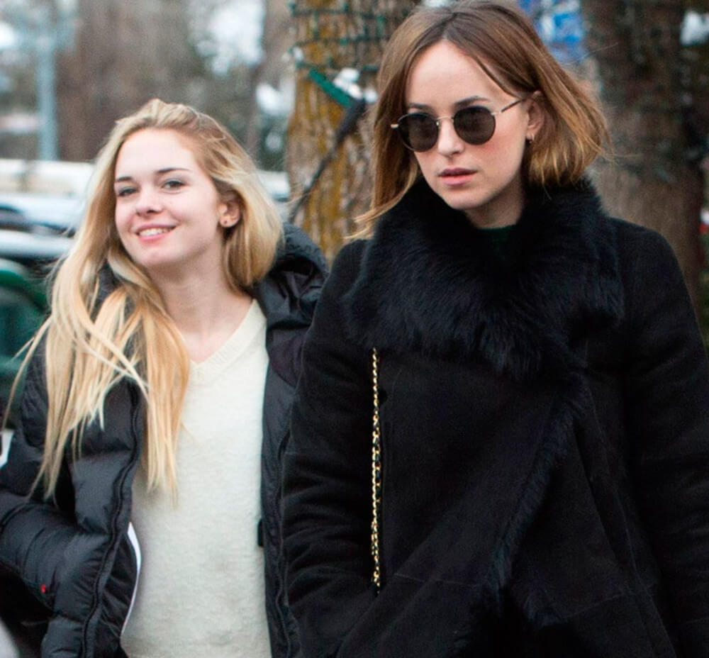 Dakota Johnson sister Stella del Carmen