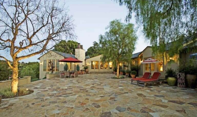 Elizabeth Banks mansion in Sherman Oaks