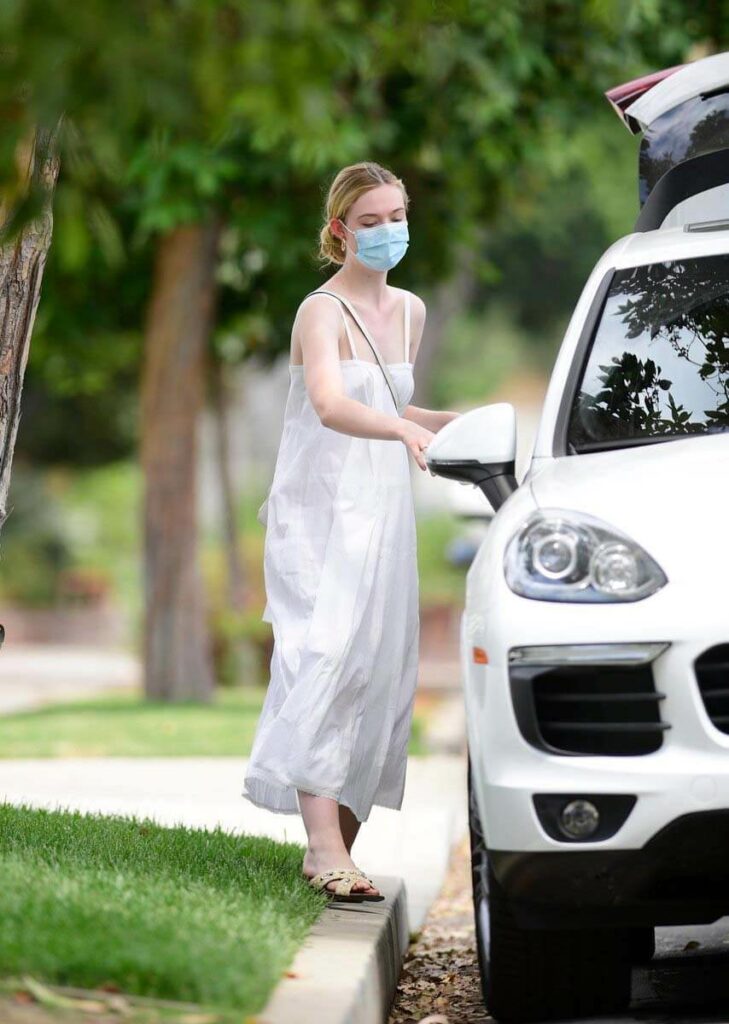 Elle Fanning’s Porsche Macan S