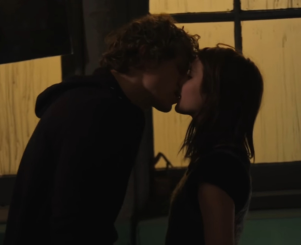 Evan Peters and Emma Roberts in Adult World