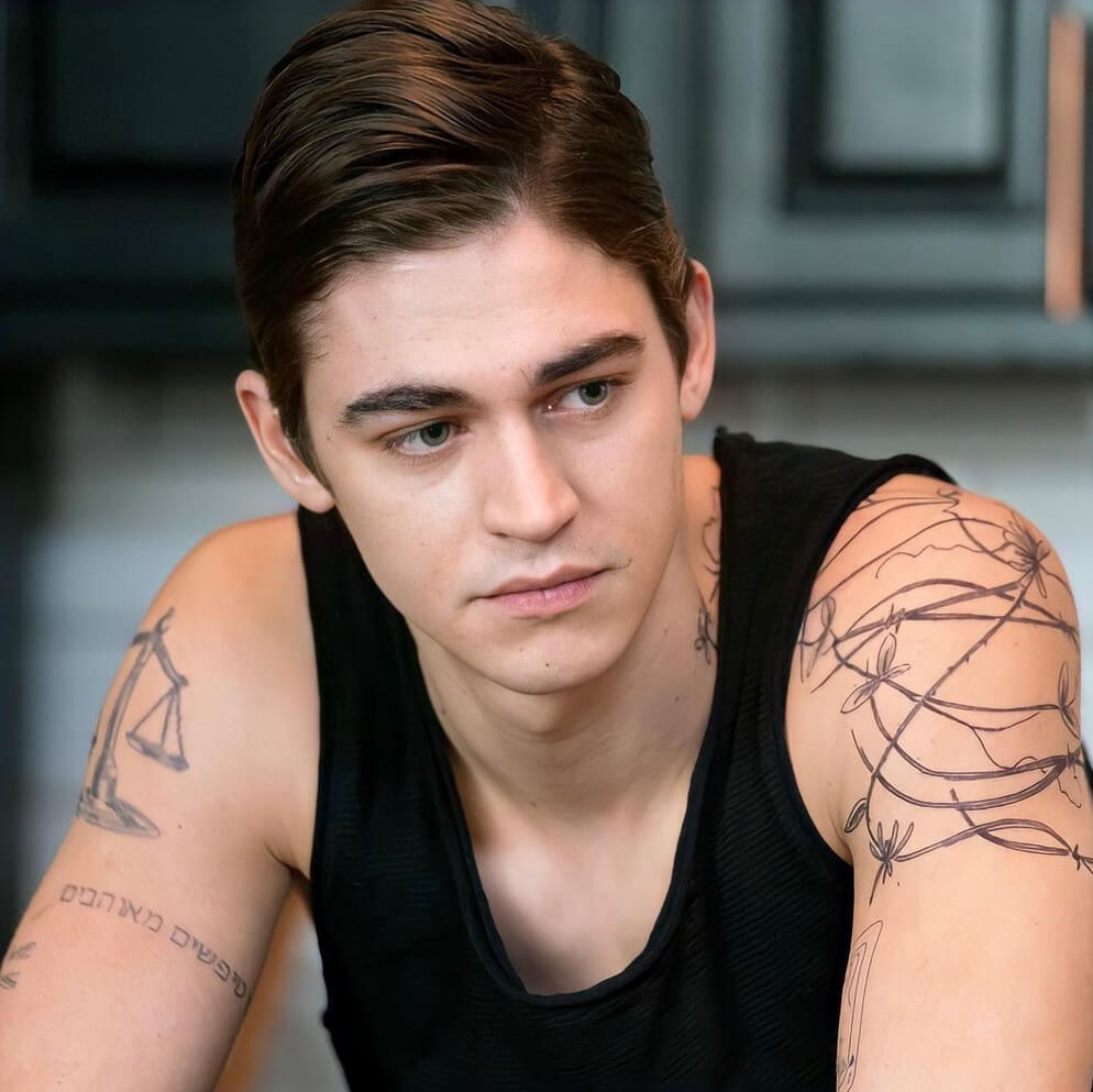 Hardin Scott tattoos in after