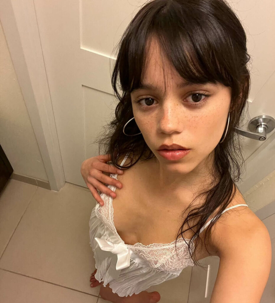 Jenna Ortega selfie