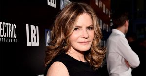 Jennifer Jason Leigh