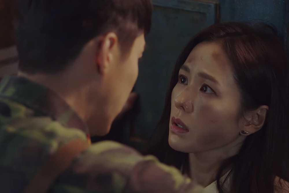 Jung Hae In and Son Ye Jin in Crash Landing on You