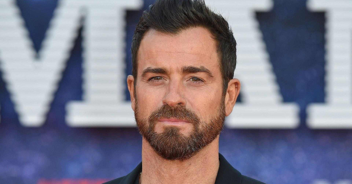 Justin Theroux Shows Off His Tramp Stamp  The Blemish