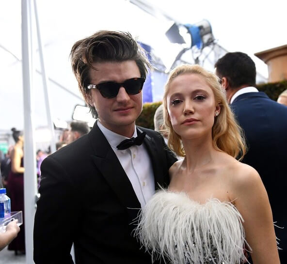 Maika Monroe and Joe Keery