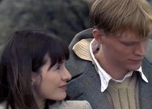 Paul Bettany and Emily Mortimer, Coming Home (1998)