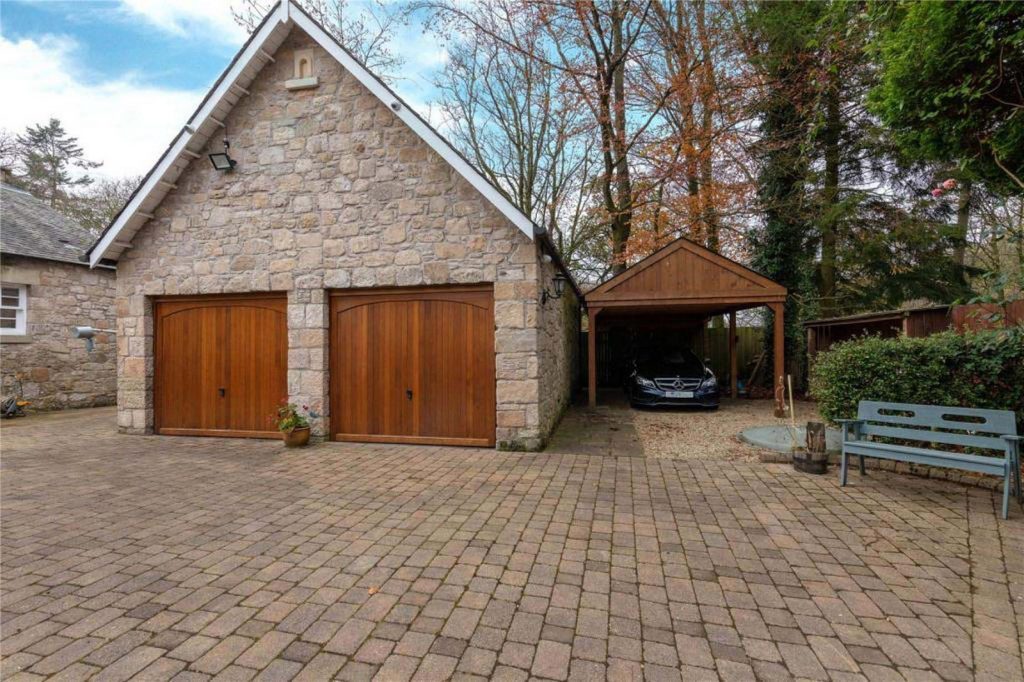 Sam Heughan's Farmhouse in Glasgow