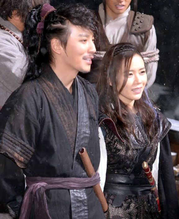 Son Ye jin and Kim Nam-gil in Pirates