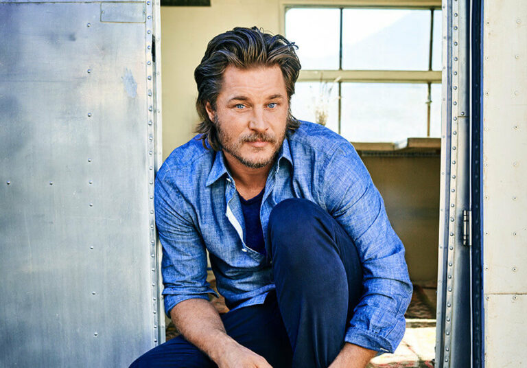 What is the “Vikings” star Travis Fimmel's Net Worth?